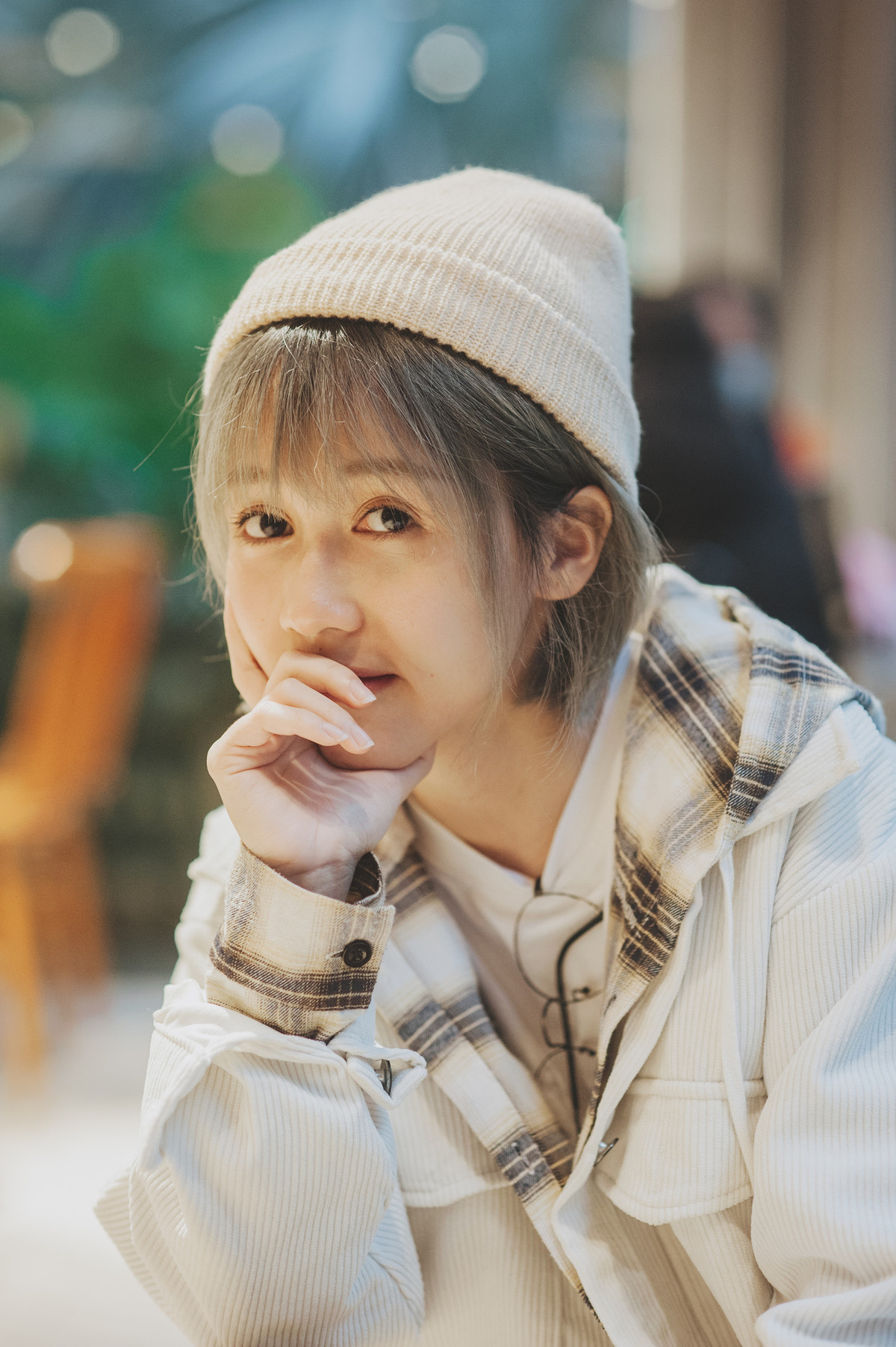 Kết quả câu hỏi của Hậu Hoàng nhận tới 95% lượng vote cho rằng đây không khác gì bản sao của "thánh nhạc chế" phiên bản nam.