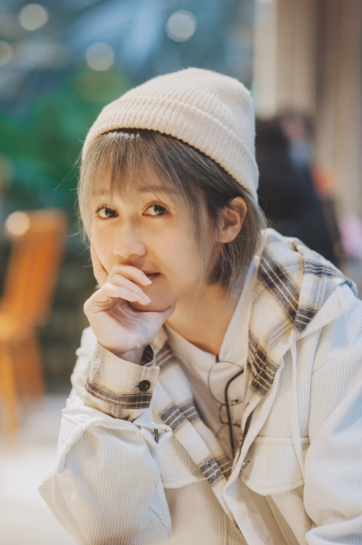 Kết quả câu hỏi của Hậu Hoàng nhận tới 95% lượng vote cho rằng đây không khác gì bản sao của "thánh nhạc chế" phiên bản nam.