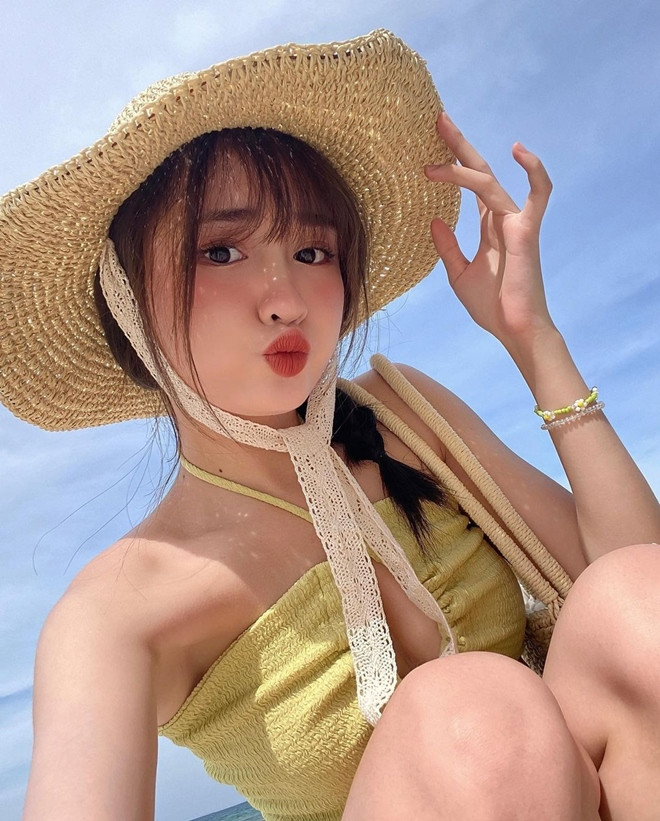 Vũ Thị Khánh Huyền có lẽ là TikToker hiếm hoi của Việt Nam được báo Trung khen ngợi đến vậy.