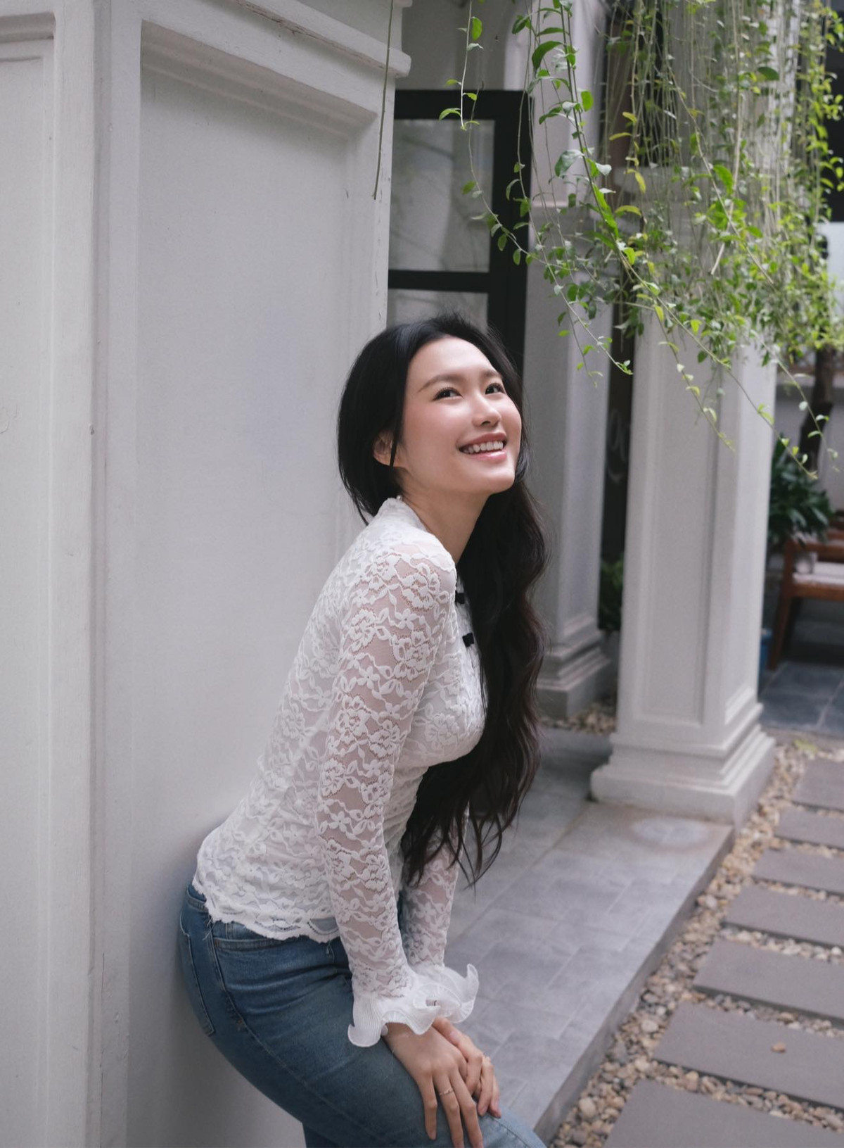 Kể từ khi công khai mối quan hệ đến lúc cưới cầu thủ Đoàn Văn Hậu, Doãn Hải My càng nhận được sự quan tâm từ dư luận. Cặp đôi được khen ngợi là "trai tài gái sắc" của làng thể thao và showbiz Việt. Sự xuất hiện của Hải My trong các dịp quan trọng luôn thu hút sự chú ý bởi thần thái tự tin và vẻ đẹp dịu dàng, nền nã.