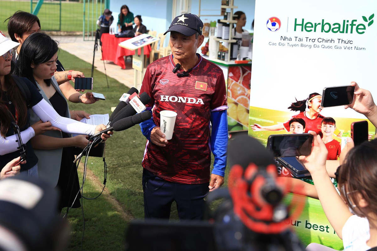 Lo bi kip giup doi tuyen nu Viet Nam sung suc truoc World Cup nu-Hinh-2