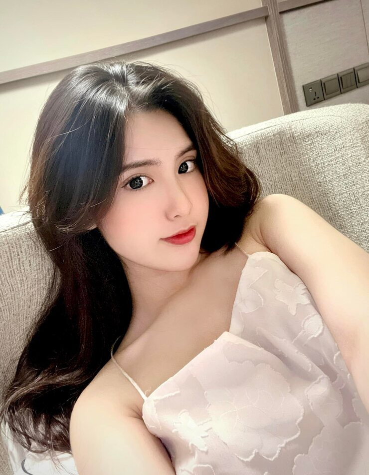 Bản thân Đoan Nghi cũng rất thích vẽ, thiết kế trang phục. Hot girl Gen Z này có phong cách thời trang đa dạng và linh hoạt tùy theo hoàn cảnh.