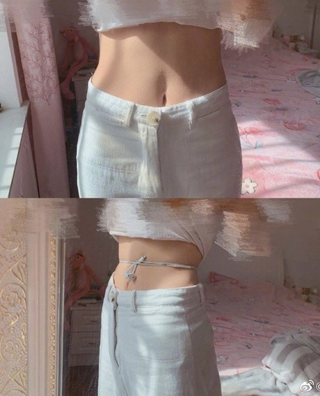 Những ai tham gia thử thách đọ eo thon sẽ phải quấn tai nghe quanh eo rồi buộc lại sao cho vừa khít với vòng eo của mình.