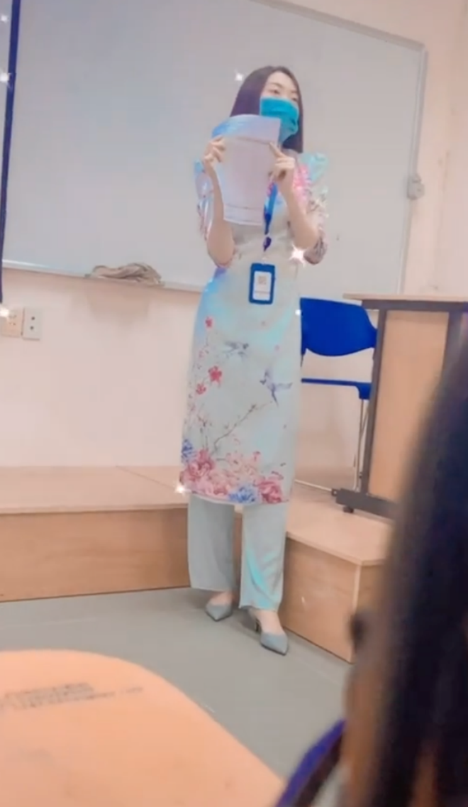 Mới đây, tài khoản TikTok có tên Khánh Huyền (d.huyennn_25) vừa chia sẻ một đoạn clip công phu, ghi lại hình ảnh đi học 15 tuần (gần 4 tháng) với một giảng viên.