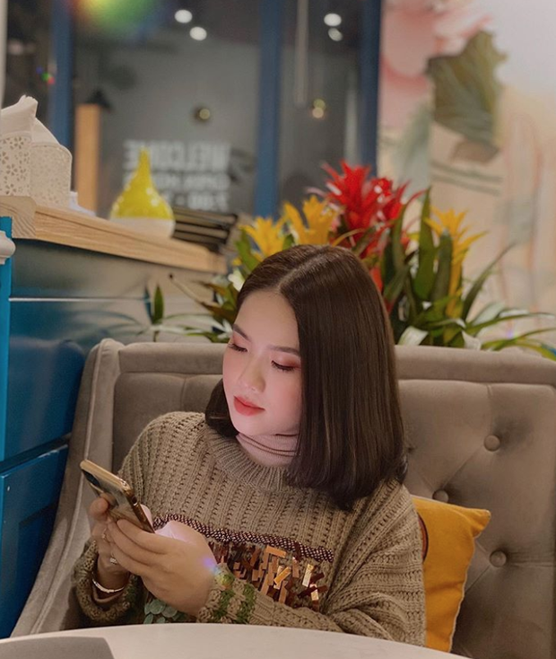 Ai dè, Quang Hải đáp lại đầy nghiêm túc "tất nhiên có chứ" khiến dân tình không khỏi xôn xao. Điều đó càng làm fan đứng ngồi không yên, liên tục thắc mắc: "Sắp lấy vợ hả anh", "Sắp lấy vợ nè".