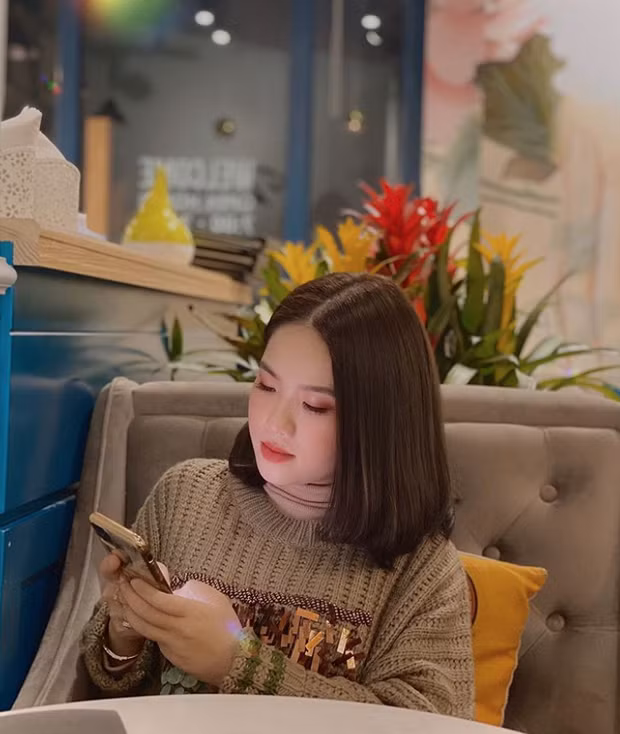 Ai dè, Quang Hải đáp lại đầy nghiêm túc "tất nhiên có chứ" khiến dân tình không khỏi xôn xao. Điều đó càng làm fan đứng ngồi không yên, liên tục thắc mắc: "Sắp lấy vợ hả anh", "Sắp lấy vợ nè".