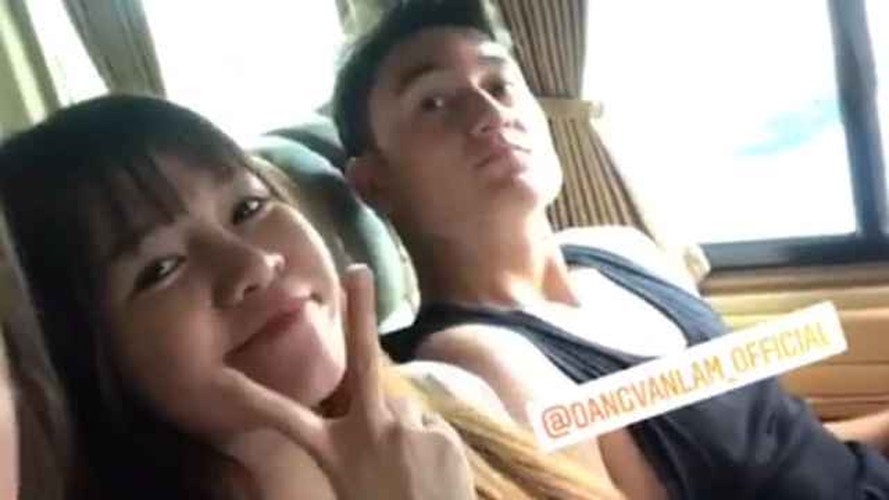 Đặng Văn Lâm và Yến Xuân vướng tin đồn hẹn hò từ tháng 9/2018. Kể từ khi nghi vấn tình cảm nổ ra, cặp đôi chưa từng lên tiếng xác nhận.