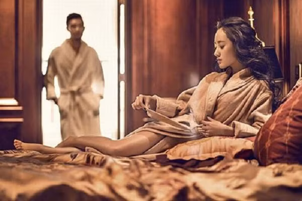 Ba chu giau co va chieu doc khien trai dep 'chet du du'