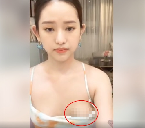 Trong những ngày dịch bệnh diễn biến khó lường, Thúy Vi chọn ở trong nhà và dành thời gian cho việc livestream bán hàng, hướng dẫn mọi người cách làm đẹp hiệu quả.