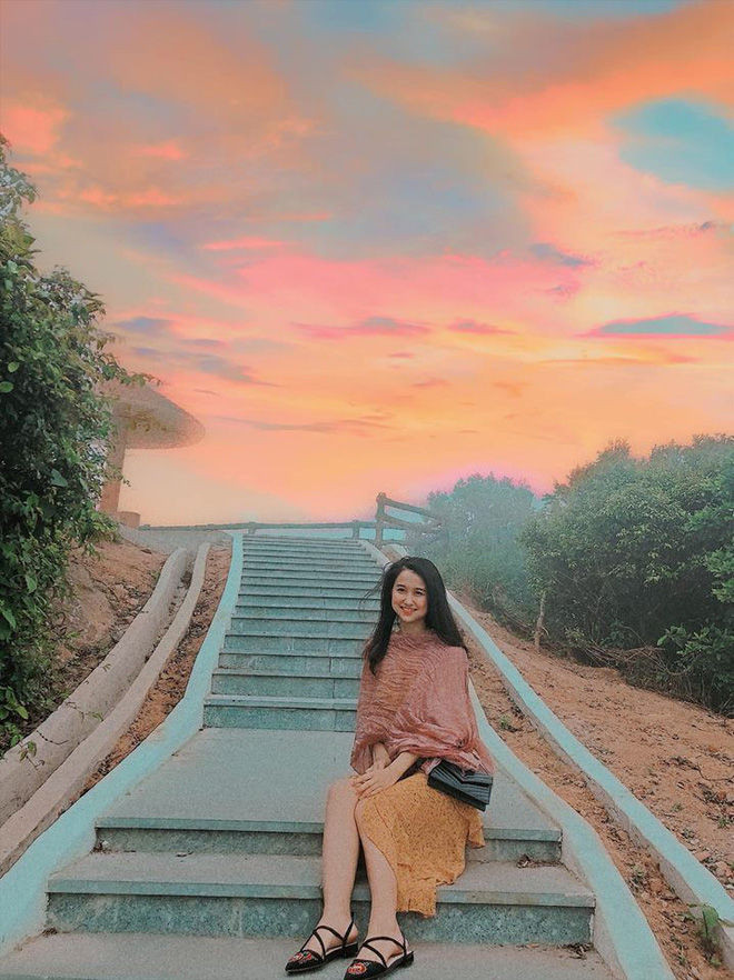 Vẻ đẹp vừa nóng bỏng vừa ngọt ngào của Angela Phan thường xuyên được cô đăng tải trên trang cá nhân.