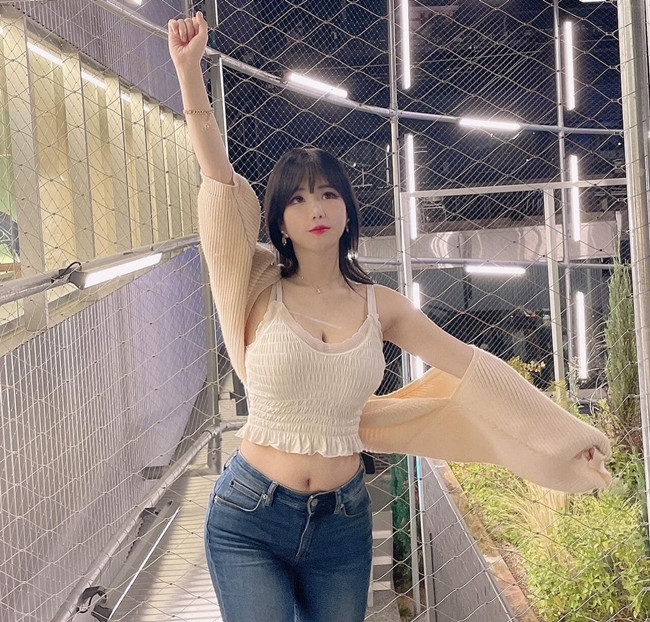 Nữ streamer cũng rất nhanh, tắt phiên livestream nhưng mọi thứ đã chậm, nhất là khi có tới hàng nghìn người đang theo dõi trực tuyến.