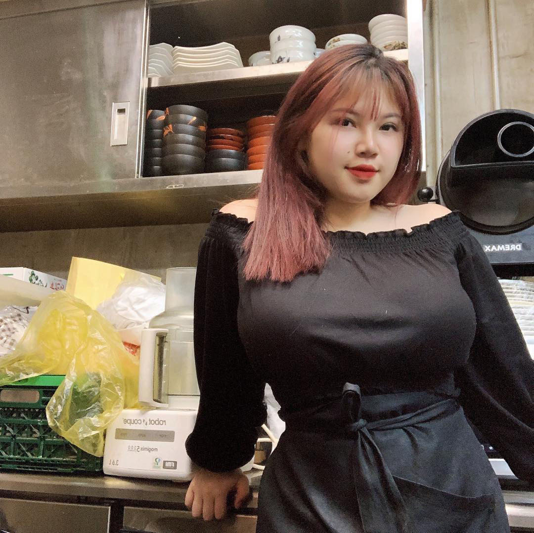 Thêm dòng caption đầy ẩn ý với một từ duy nhất là "suỵt", bức ảnh của Thu Trang đã nhanh chóng kéo tương tác hàng ngàn lượt cảm xúc và hàng trăm bình luận, nhiều hơn hẳn các bài đăng trước đây.