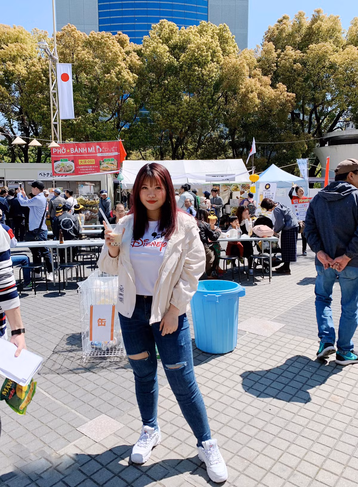 Tuy nhiên, đa số các bình luận dưới ảnh của Thu Trang đều là những lời bình luận khiếm nhã đến từ những tài khoản với danh xưng là nam giới.