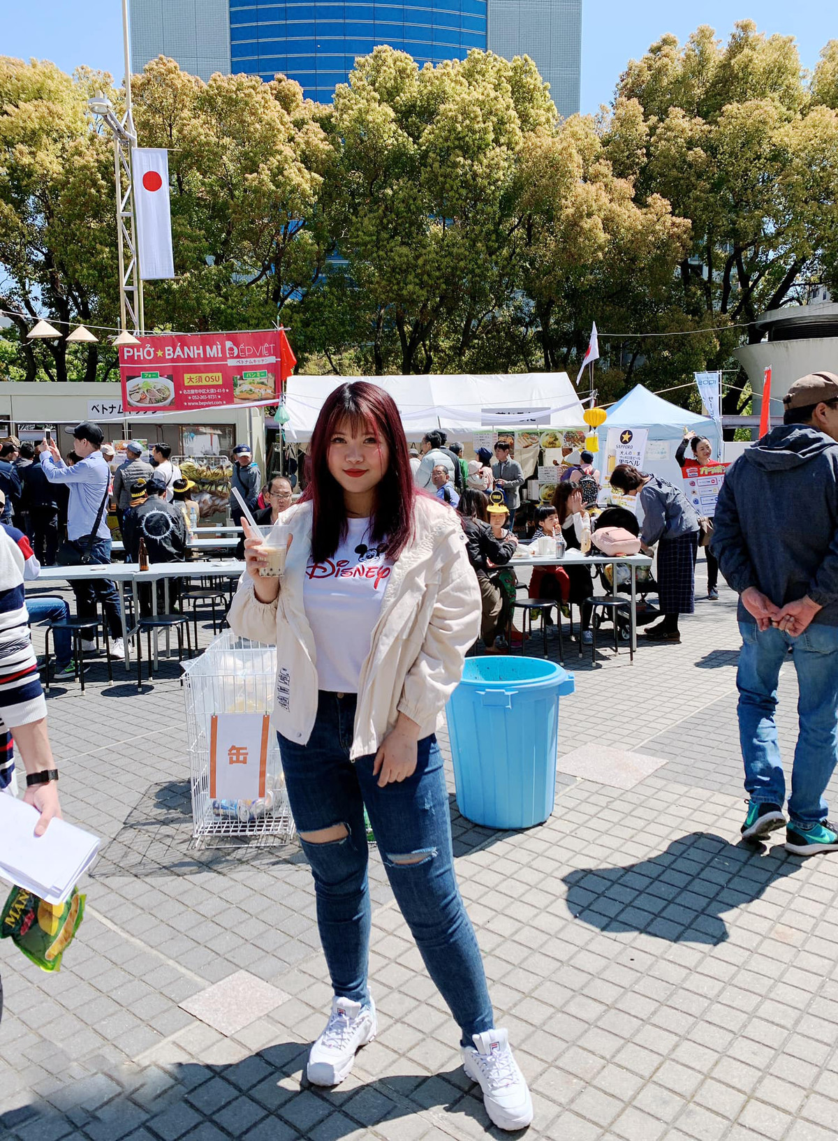 Tuy nhiên, đa số các bình luận dưới ảnh của Thu Trang đều là những lời bình luận khiếm nhã đến từ những tài khoản với danh xưng là nam giới.