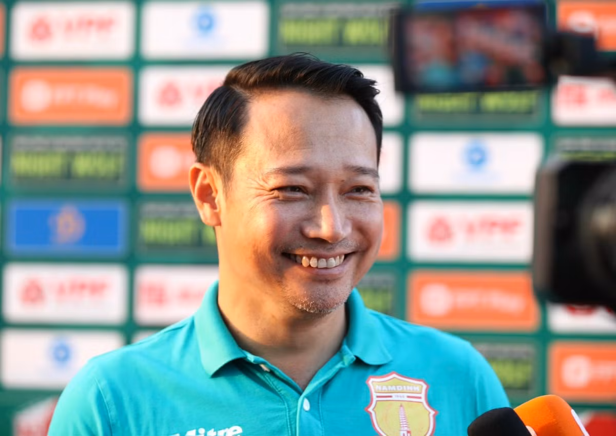 CLB Thep xanh Nam Dinh co hat-trick giai thuong thang 10 V-League-Hinh-2