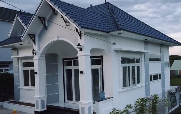 Sau gần 4 tháng tập trung xây dựng, đến nay ngôi nhà đầu tiên của So Y Tiết và bạn gái Bông Lan đã hoàn thiện.