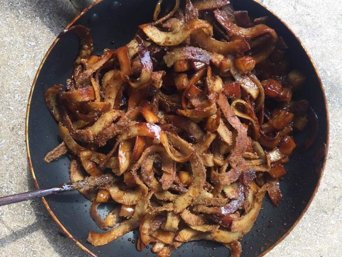 Chỉ vì sên đường hơi quá lửa nên chiếc mứt Tết này suýt hóa bóng đêm.