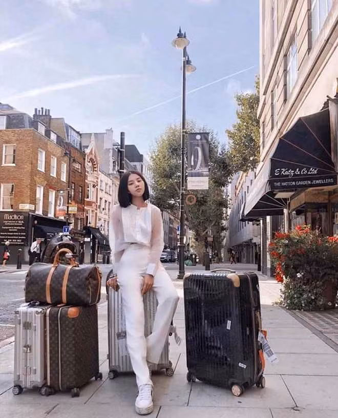 Vừa qua vào đầu tháng 9, Jolie Nguyễn là một trong những khách mời thân thiết của nhà thiết kế người Hàn Quốc tham dự Tuần lễ thời trang Seoul - Seoul Fashion Week 2024.