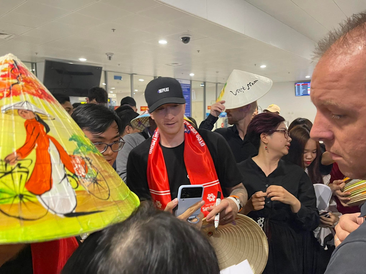 Đến Việt Nam, các cầu thủ Dortmund đã làm gì? Den Viet Nam, cac cau thu Dortmund da lam gi?