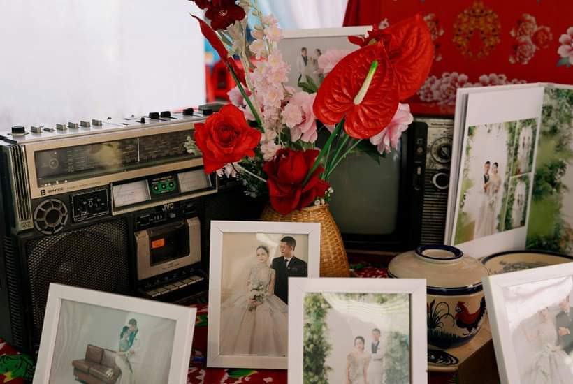 “Cách bài trí khiến đám cưới có cảm giác ấm áp, sum vầy. Nhờ sự chu đáo của anh và gia đình, mình đã có một đám cưới đáng nhớ với nhiều kỷ niệm đẹp”, cô dâu Duy Anh chia sẻ.