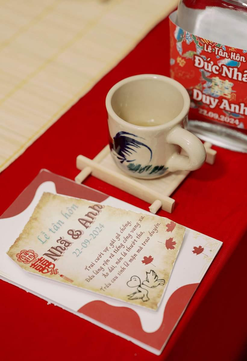 Sau đó, Đức Nhã giao cho một đơn vị trang trí tiệc cưới, nhờ họ sắp xếp, bài trí một cách phù hợp. Bản thân anh cũng trực tiếp tham gia quá trình này.