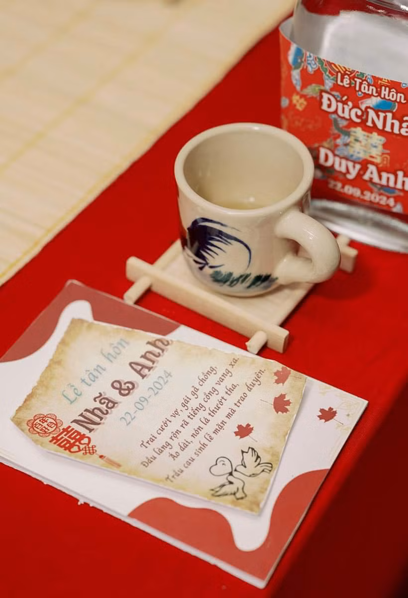 Sau đó, Đức Nhã giao cho một đơn vị trang trí tiệc cưới, nhờ họ sắp xếp, bài trí một cách phù hợp. Bản thân anh cũng trực tiếp tham gia quá trình này.