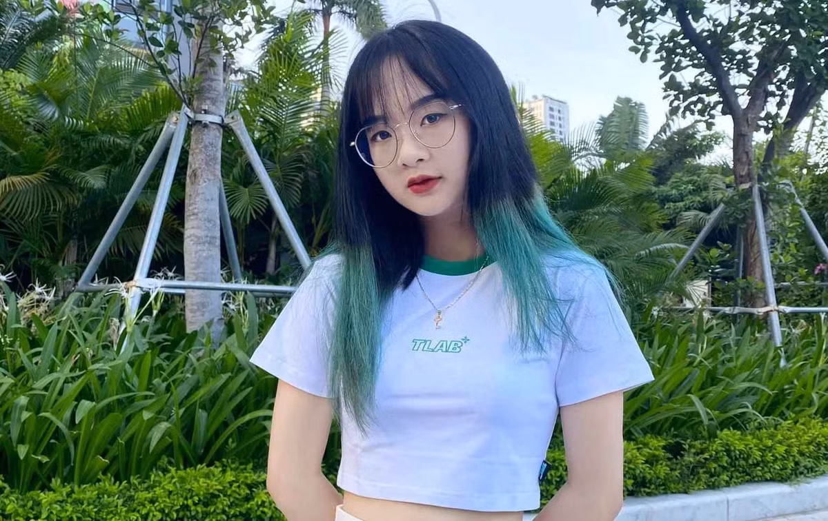 “Chuyện gì cũng sẽ có 2 mặt: mặt tốt và mặt xấu. Bản thân em đến thời điểm hiện tại cảm thấy nhận nhiều hơn là cho đi. Cũng nhờ mọi người biết đến nên bản thân mới có được những điều tốt đẹp như hiện nay. Bởi thế mà không có cảm giác mệt mỏi hay phiền phức gì...