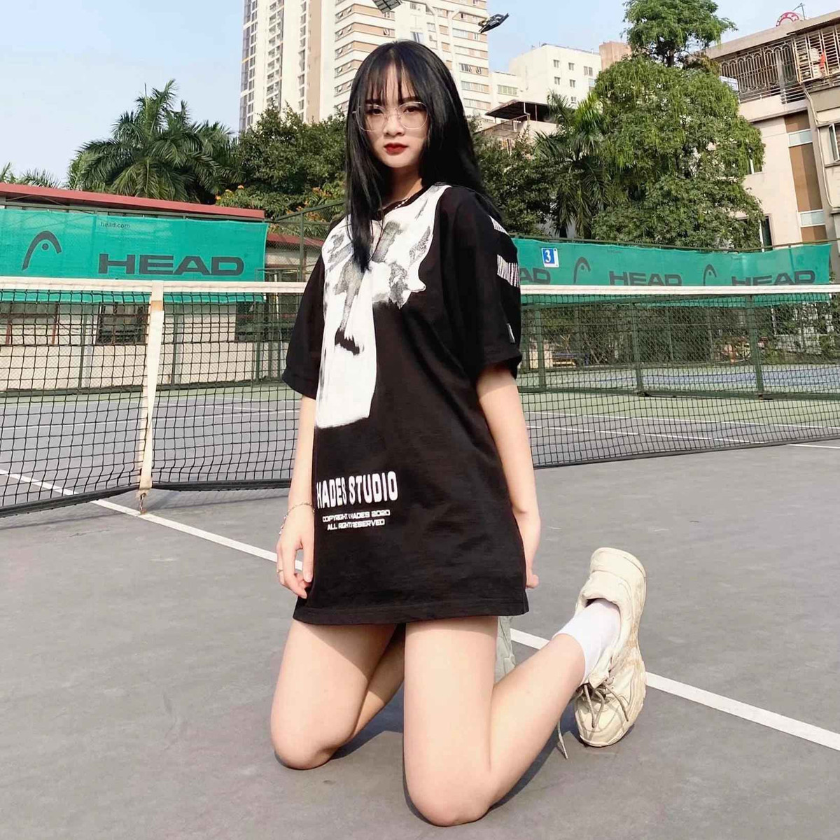 Được nhiều người biết đến, Gấm Kami nhận về nhiều điều, nhưng cũng khiến cô vướng phải không ít thị phi. Không dưới một lần cô vướng phải những tin đồn không hay, ảnh hưởng khá nhiều đến danh tiếng và hình ảnh.