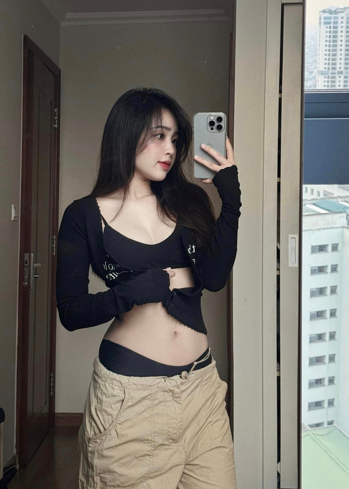 Phương Anh được cho là xuất hiện trong một clip “nóng” hơn 2 phút với cảnh quay nhạy cảm, kèm theo đó là hình ảnh chụp màn hình cô nàng trong tình trạng thiếu vải.