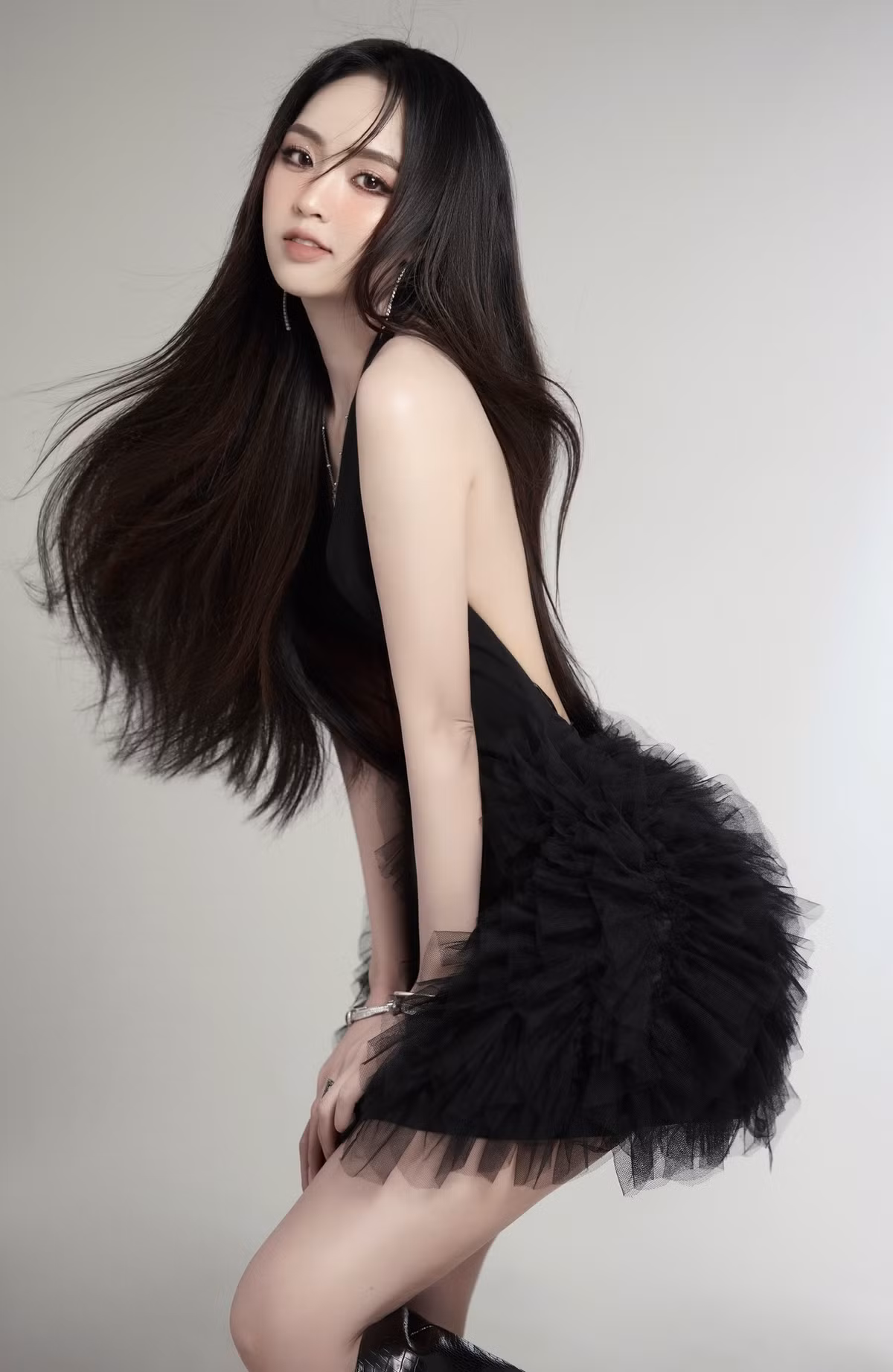 Phương Anh nổi tiếng nhờ sở hữu gương mặt dễ thương, làn da trắng không tì vết và body quyến rũ. Cô nàng theo đuổi phong cách quyến rũ, thường chia sẻ những shoot hình gợi cảm trên mạng xã hội và nhận được lượt tương tác cực lớn.