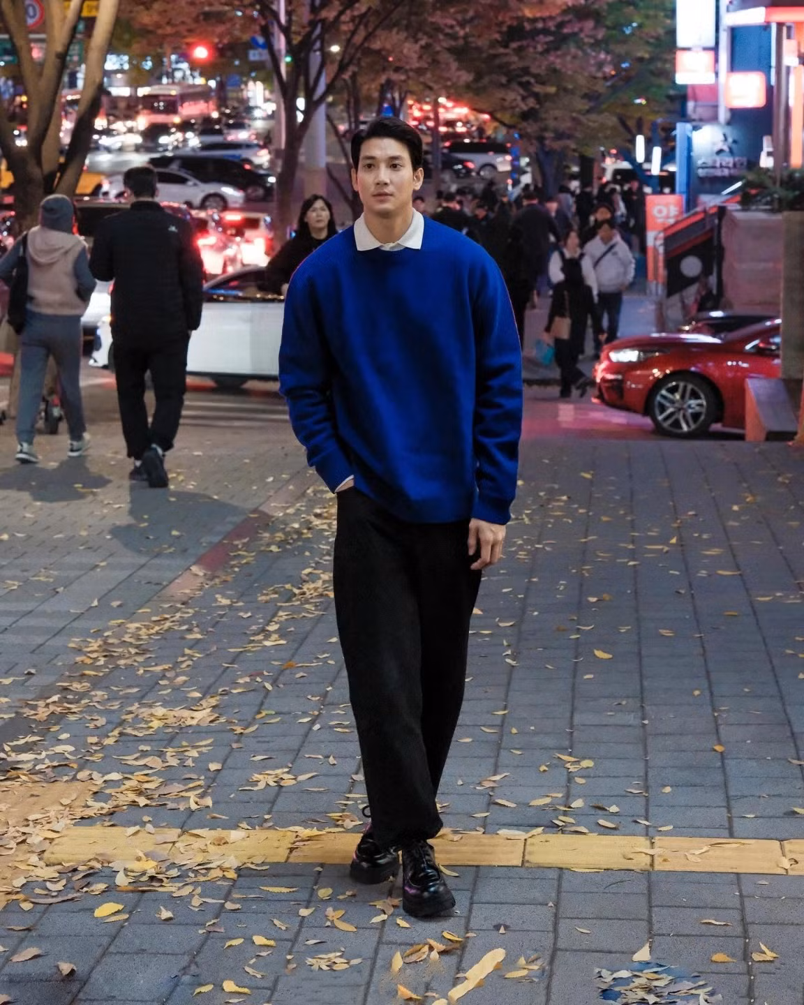 Tháng 12 cùng năm, Takhon nằm trong số nhiều người nổi tiếng Myanmar bị chính quyền quân sự bắt giữ, kết án 3 năm tù cùng lao động khổ sai vì tham gia biểu tình chống đảo chính. Anh được ân xá vào tháng 3/2022.