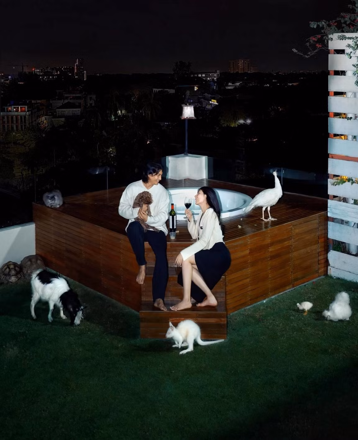 Dù có 5 năm hẹn hò trước khi đính hôn, nam người mẫu chưa từng công khai mối quan hệ để giữ sự riêng tư cho bạn gái. Linn Mya Phu cũng khá kín tiếng trên mạng xã hội khi để trang cá nhân ở chế độ riêng tư.