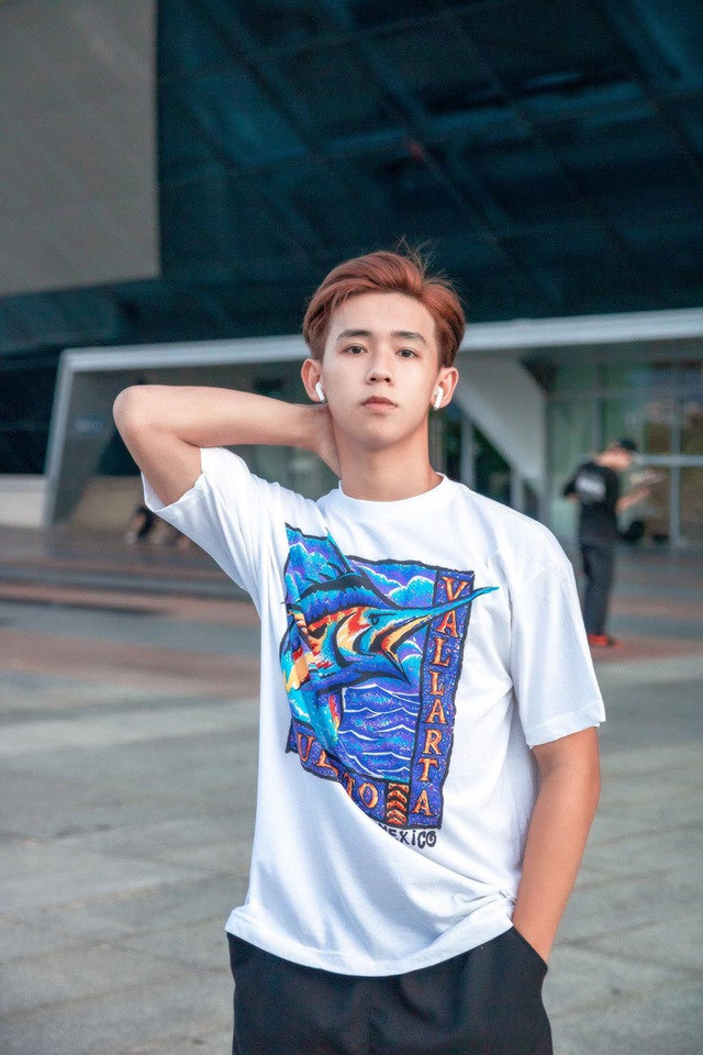 Theo Toàn, khi còn trẻ, có nhiều thời gian thì nên quan tâm đến chính bản thân mình, việc bạn cảm thấy ổn thì mới có thể yêu thương, chăm sóc cho những người khác được.