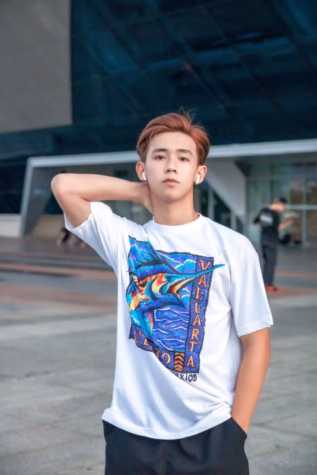 Theo Toàn, khi còn trẻ, có nhiều thời gian thì nên quan tâm đến chính bản thân mình, việc bạn cảm thấy ổn thì mới có thể yêu thương, chăm sóc cho những người khác được.