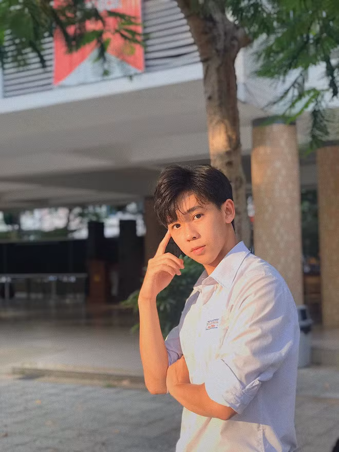 Toàn Bùi luôn biết cách đối đãi tốt nhất với bản thân, chăm sóc bản thân và chú ý giữ gìn sức khỏe. Anh chàng luôn đề cao để giúp cuộc sống ngày càng tốt đẹp hơn.