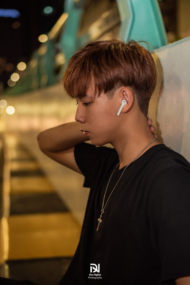 Không chỉ gây chú ý bằng cơ bụng cực đẹp, Toàn Bùi được mọi người xung quanh yêu quý bởi tính cách hòa đồng, thân thiện.