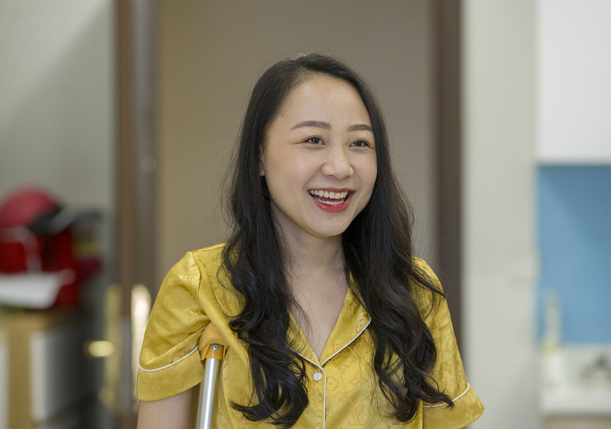 Nhớ về ngày định mệnh thay đổi hoàn toàn cuộc đời đó, Bích Hường cho biết: "Ngày hôm đó em mơ em bị ô tô đâm, Trong giấc mơ em còn hỏi là liệu em có bị chết không nữa. Em nhớ em mơ bị ô tô tông vào đống bùn. Vừa mơ xong thì chuông báo thức gọi dậy đi bay, cũng không nghĩ gì cả...