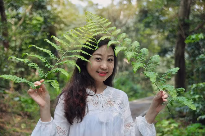 Sau 3 tháng nằm viện ròng rã, trải qua nhiều ca phẫu thuật đau đớn, Bích Hường xin về để được gặp lại con. Giây phút tương phùng mừng mừng tủi tủi, con trai nép vào người bà, không nhận ra mẹ.