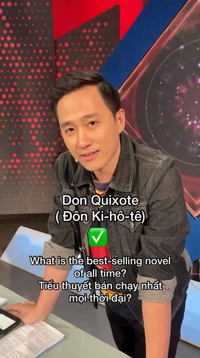 Mới đây, trong một đoạn video ngắn mà nữ MC Đường Lên Đỉnh Olympia - Trần Khánh Vy đăng tải trên trang cá nhân của mình đã chia sẻ một màn phỏng vấn những câu hỏi kiến thức cơ bản trong Olympia dành cho toàn bộ ekip chương trình.