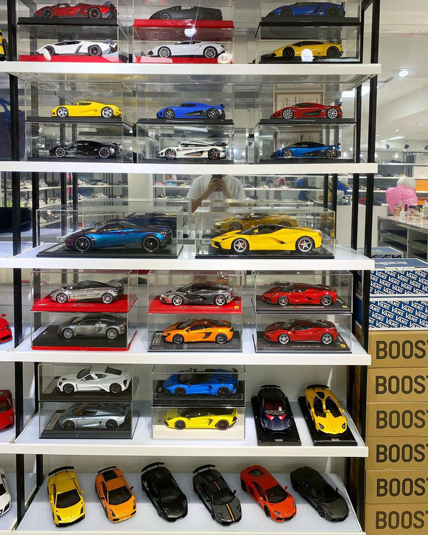 "Tầng tầng, lớp lớp" những mô hình siêu xe được Joyce Phạm bày ngăn nắp.