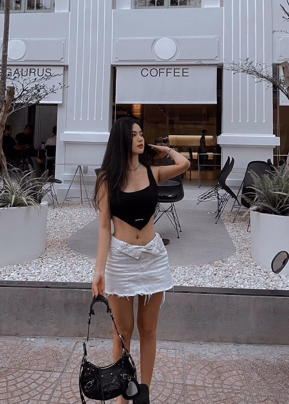 Những lần khoe vòng eo 54cm của mỹ nhân sinh năm 1989 đều gây sốt. (Ảnh: FB Đặng Thị Mỹ Dung)