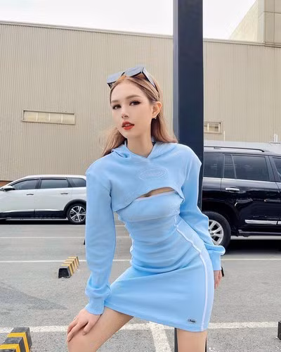 Trước đó, khi nhiều lần bị nói sống dựa dẫm Xemesis, Xoài Non cũng nói rõ luôn: "Từ lúc yêu đến giờ, chưa bao giờ Trang nghĩ sẽ sống dựa vào tiền của chồng. Tự làm thì mới có ăn, có mặc, sống dựa vào người khác nhục lắm. Trang mà không tự kiếm ra tiền và làm chủ cuộc sống thì chưa chắc Hiếu (tên thật của Xemesis) đã muốn cưới Trang".