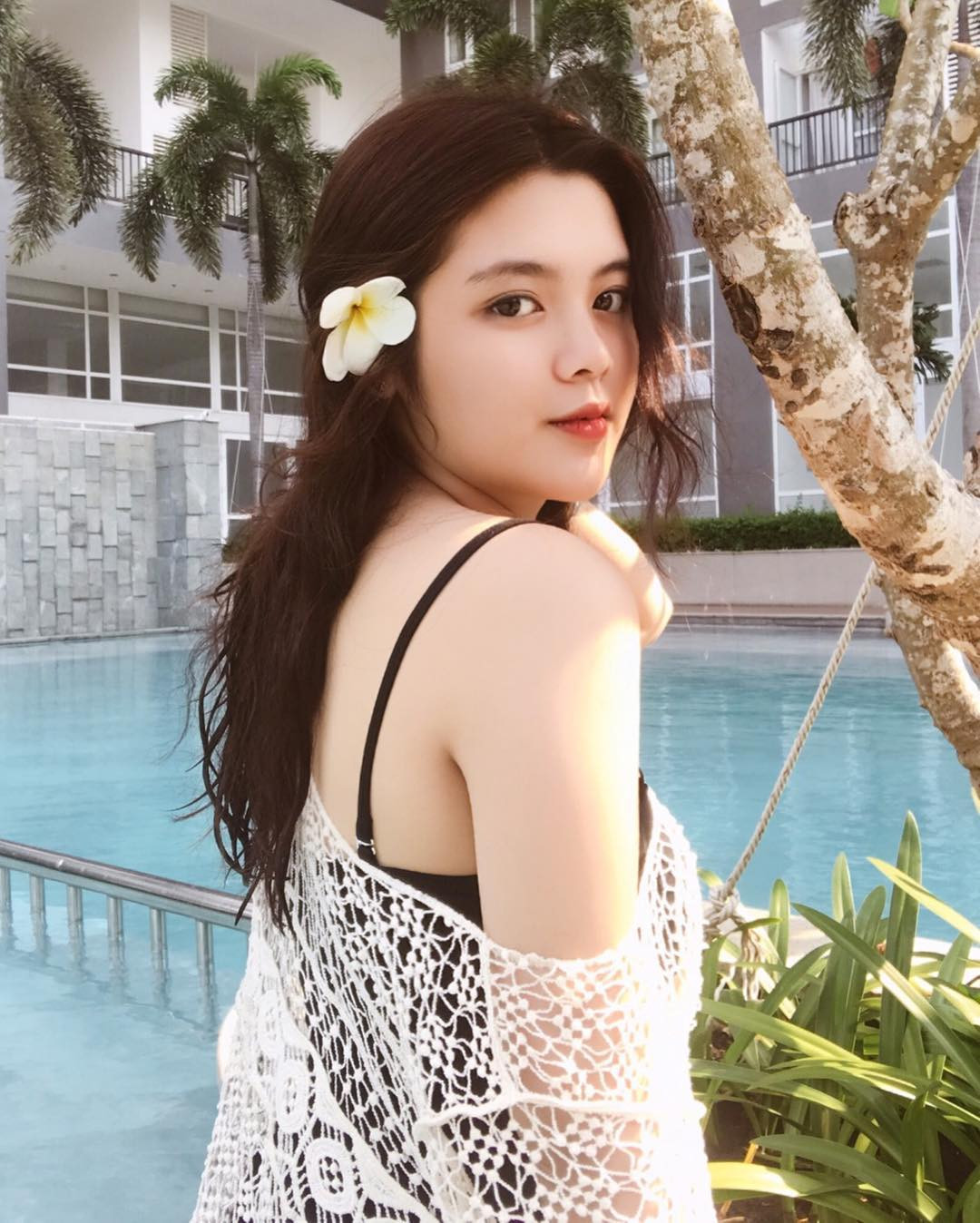 Hoàng Anh nhận được một số lời mời chụp ảnh quảng cáo, người mẫu ảnh nhưng thường cô sẽ tự cân bằng để sắp xếp thời gian hợp lý.