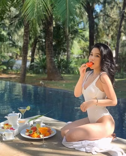 Với tất cả điều đó, Quỳnh Thi đã tái hiện thành công hình ảnh của một quý cô kiêu kỳ, mạnh mẽ, độc lập, sẵn sàng từ bỏ một tình yêu không xứng đáng với bản thân.