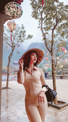 Tự ti vì thân hình mập mạp, Hoàng Yến quyết tâm giảm cân để khoác lên người những bộ váy áo yêu thích. Nhưng chính từ đó, cô nàng kết thân với bộ môn gym.