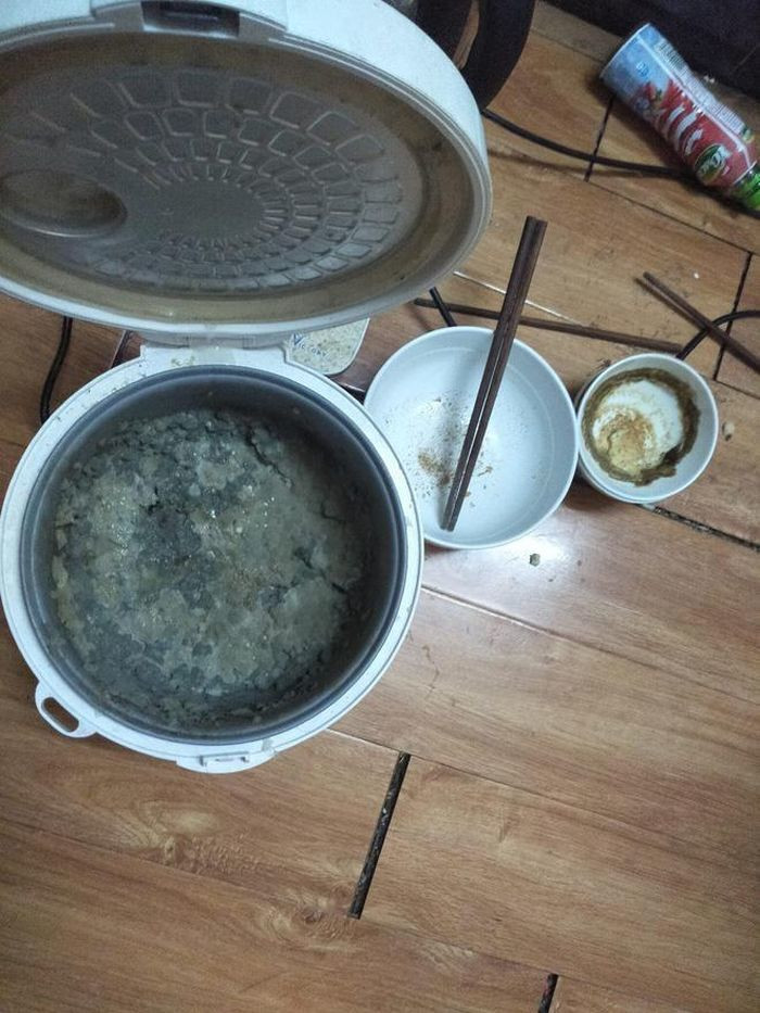 Dù đã cẩn thận dọn dẹp hết mọi thứ nhưng cái quan trọng nhất là nồi cơm điện thì dường như nhiều người bỏ quên.