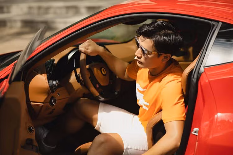 Có một người từng nhắn cho Dũng một câu như thế này! Cho dù có đánh mất đi sự nổi tiếng. Cho dù có đánh mất đi sức khỏe. Cho dù có đánh mất đi của cải, tiền bạc, vật chất nhưng đừng để mất đi trái tim và tâm hồn ấm áp của mình", Bùi Tiến Dũng viết.