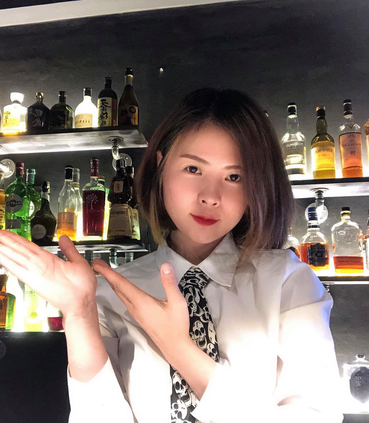 Những mối quan hệ mới đến từ mọi miền đất nước, chẳng phải máu mủ ruột thịt mà cứ thân thiết như tựa đã quen lâu lắm. Tất cả cảm xúc ấy đều đến từ một mục tiêu chung: chống dịch.