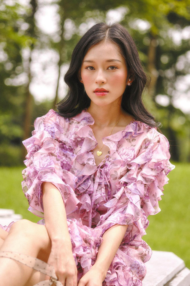 Tuy vậy, cô gái Phú Thọ vẫn cho rằng vẻ ngoài của mình còn kém xa ngôi sao Trung Quốc.