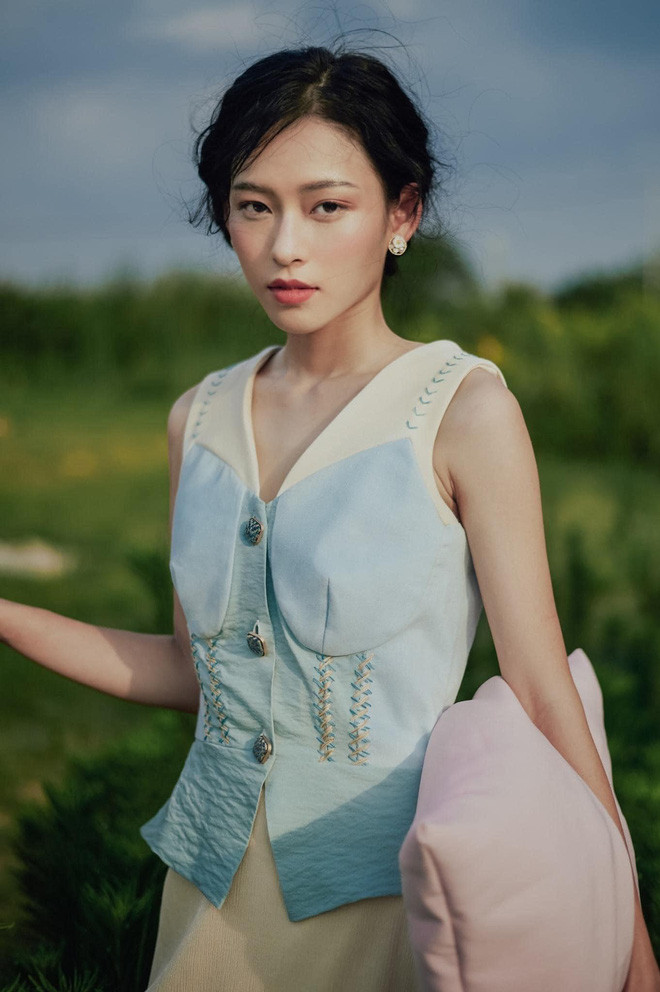 Chia sẻ về MV Anh luôn là lý do, Minh Hà cho biết đây là lần đầu tiên cô có cơ hội thử sức với vai trò diễn xuất. Đây được xem là cột mốc đánh dấu bước ngoặt trong sự nghiệp chuyển từ mẫu ảnh sang diễn xuất, cô được làm việc với một ê-kíp cực kỳ chuyên nghiệp, chăm sóc cô chu đáo, nhiệt tình.